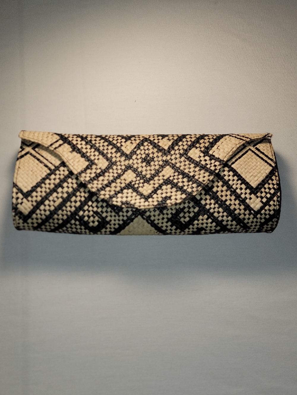 Banago Straw Clutch